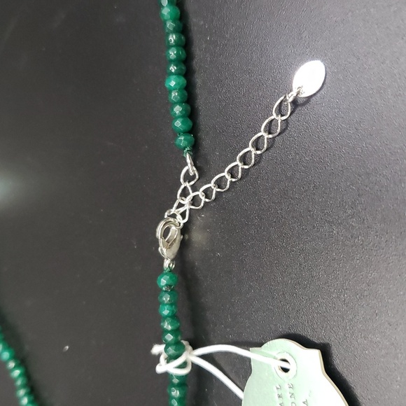 Elegant Green and Cream Necklace with Beaded Design - Picture 4 of 7